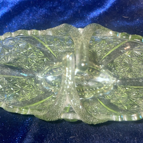 Vintage Fenton Daisy & Button Colonial Green Glass Basket Split Twig Handle - Picture 4 of 4